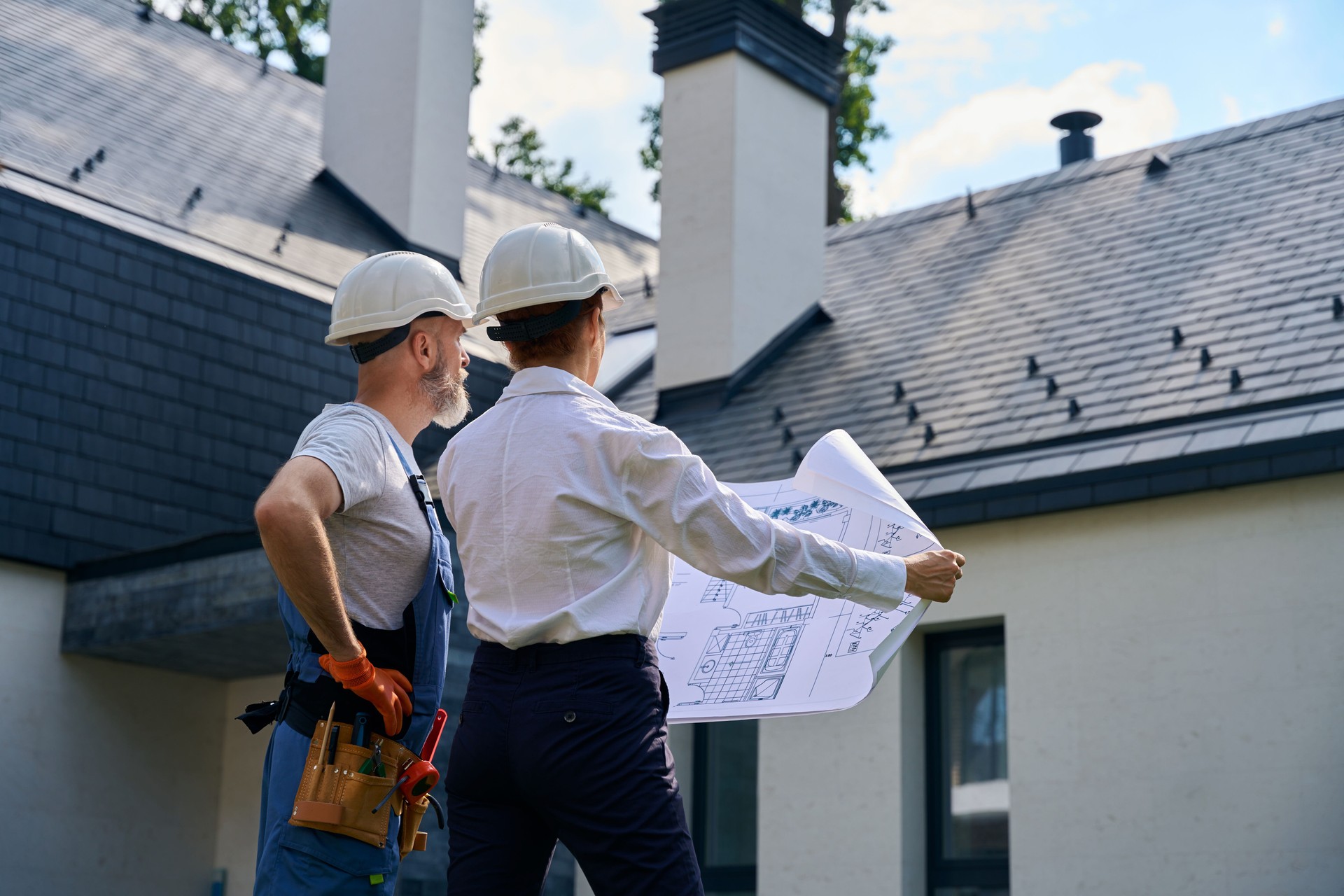 Builder and site supervisor conducting cottage facade inspection
